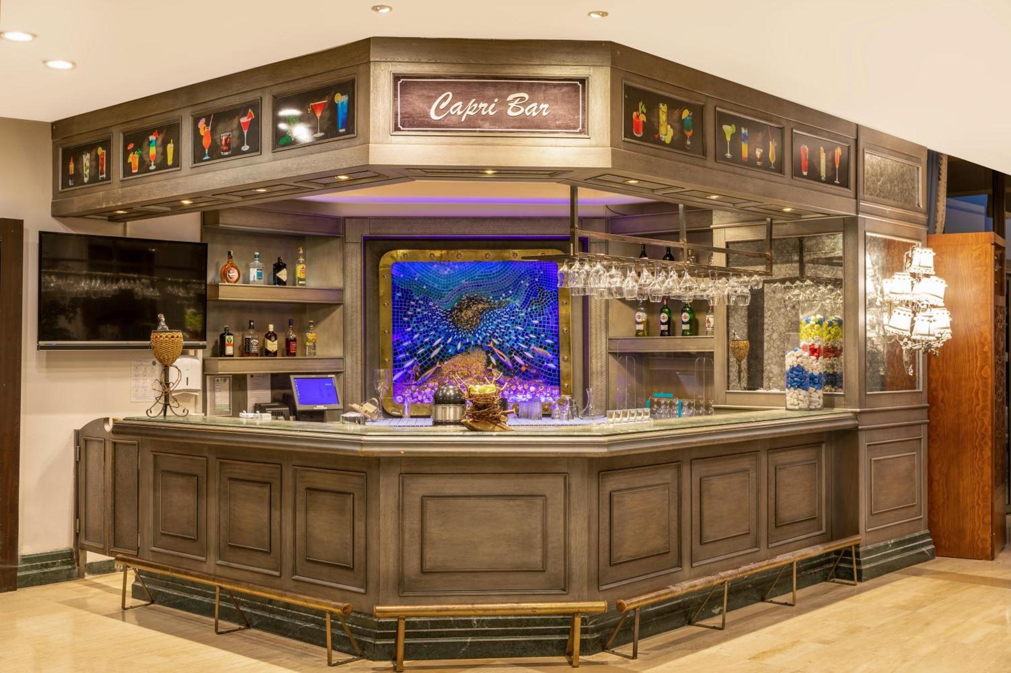 Labranda Mares Marmaris Hotel Eksteriør bilde A bar in a hotel