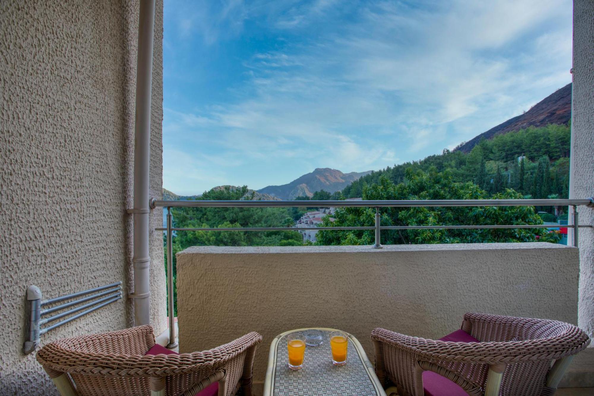 Labranda Mares Marmaris Hotel Eksteriør bilde View from the balcony of a hotel room