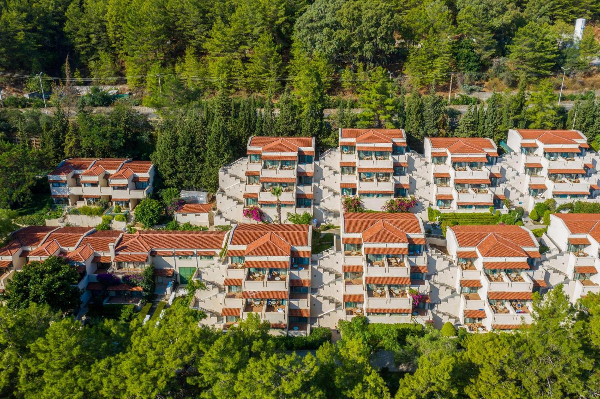 Labranda Mares Marmaris Hotel Eksteriør bilde Residential complex in the village